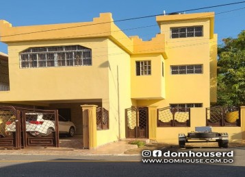 ¡Casa lista para mudarte con 230 mts2 construcción y 40mts2 de patio!