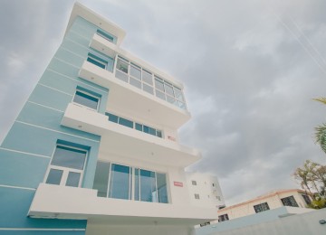 Hermoso edificio residencial en Corales del Sur